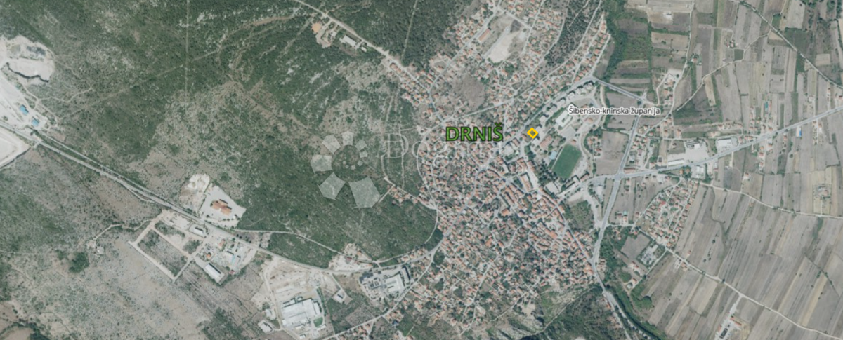 Terreno Drniš, 647m2