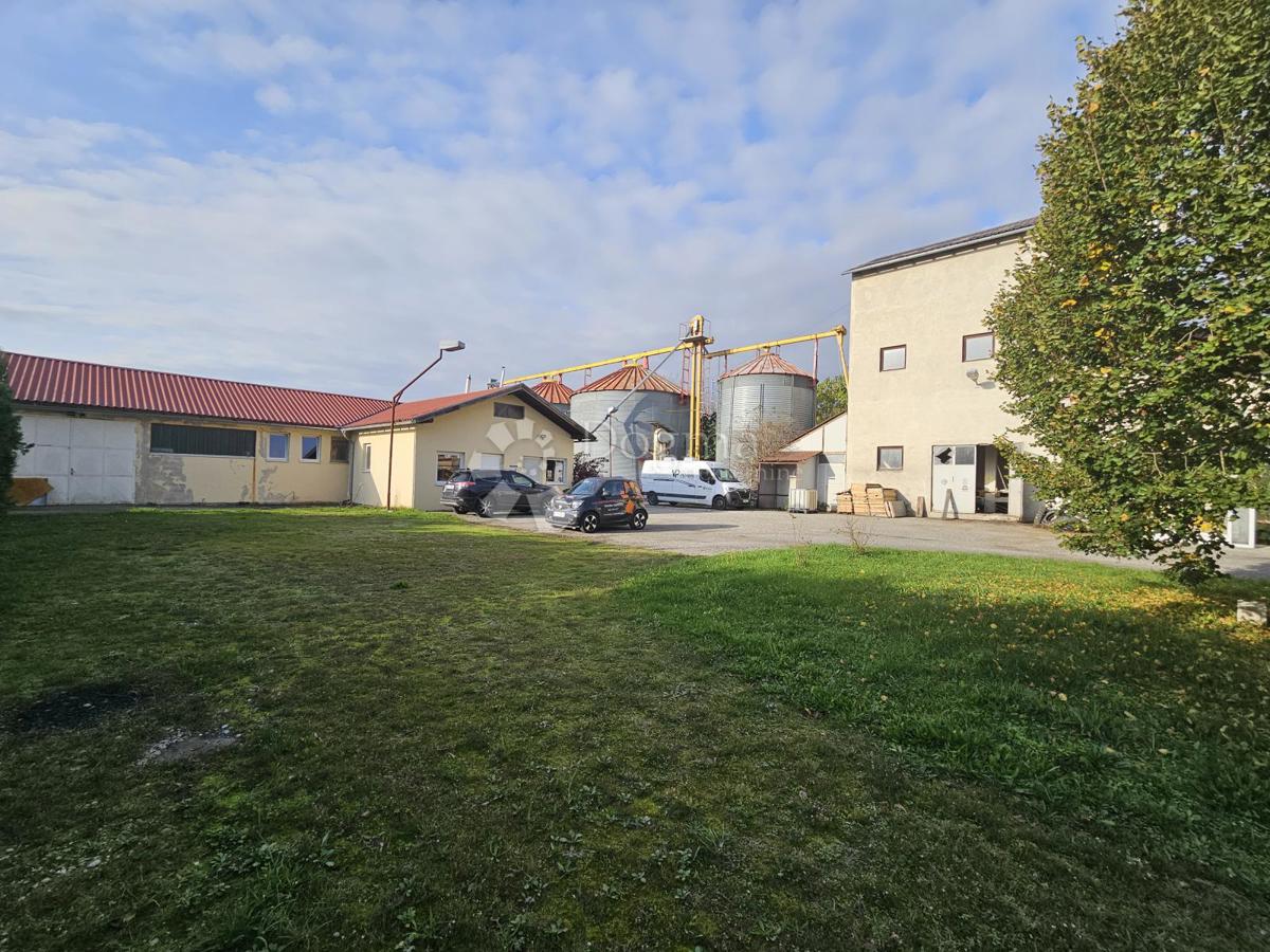 Locale commerciale Sračinec, 884m2