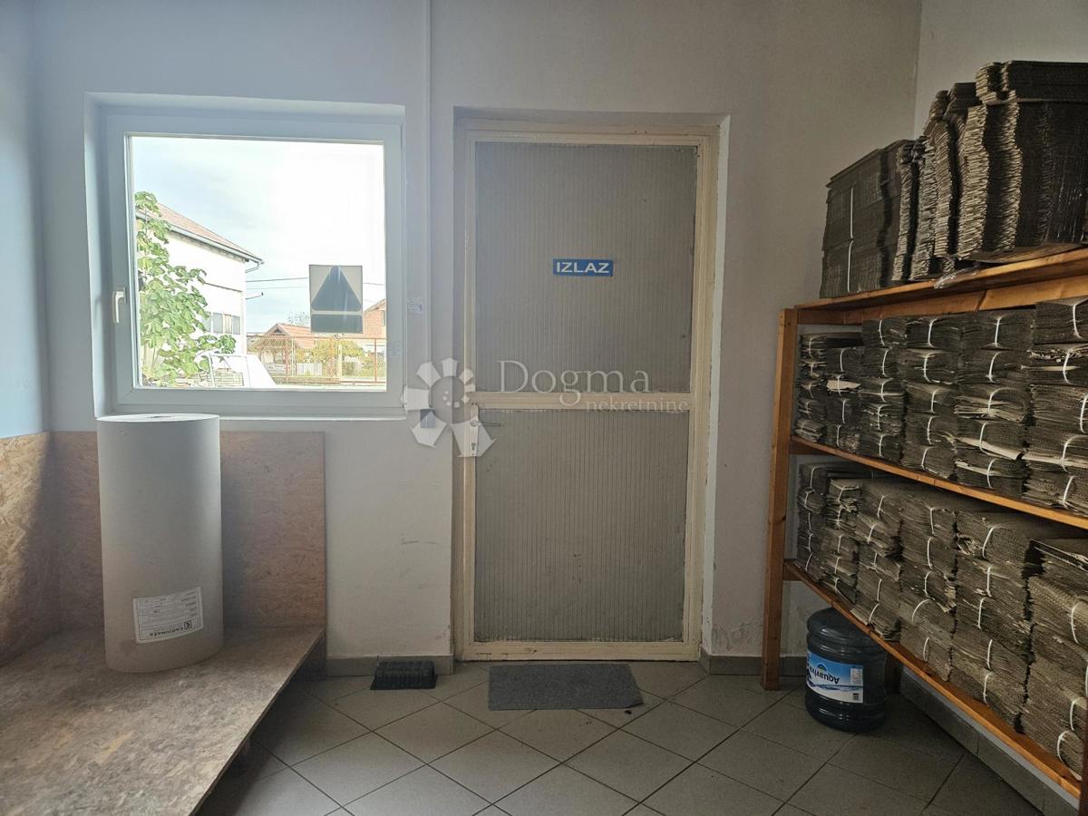 Locale commerciale Sračinec, 884m2