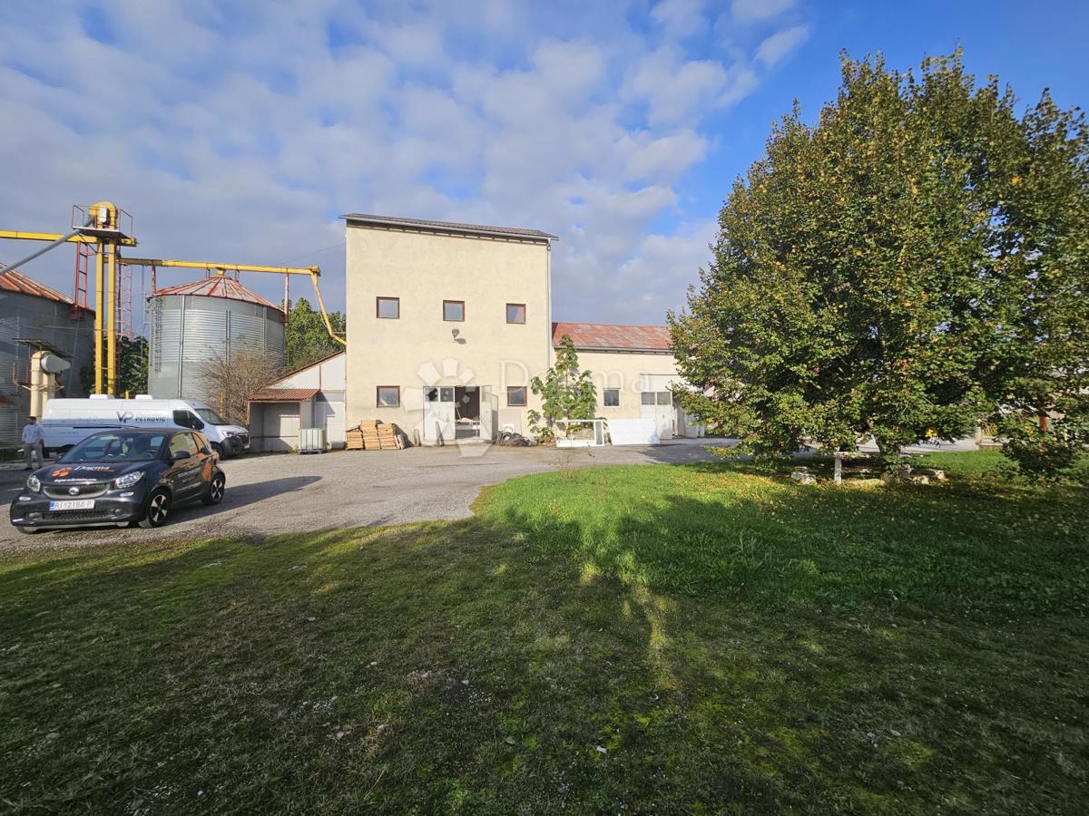 Locale commerciale Sračinec, 884m2