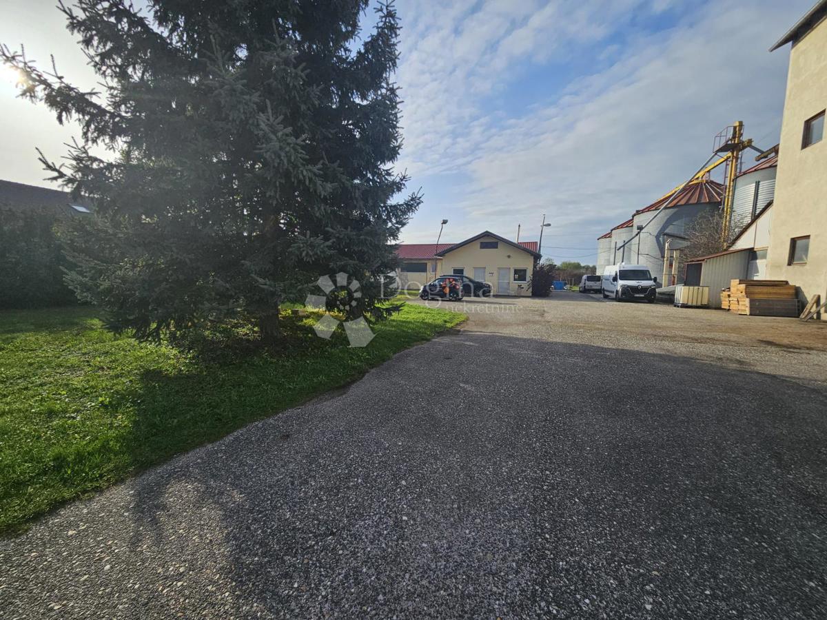 Locale commerciale Sračinec, 884m2