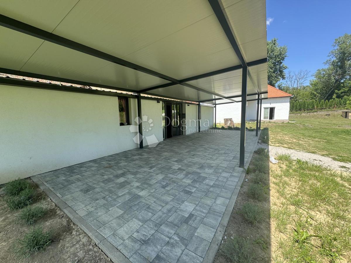 Locale commerciale Desno Željezno, Martinska Ves, 94m2