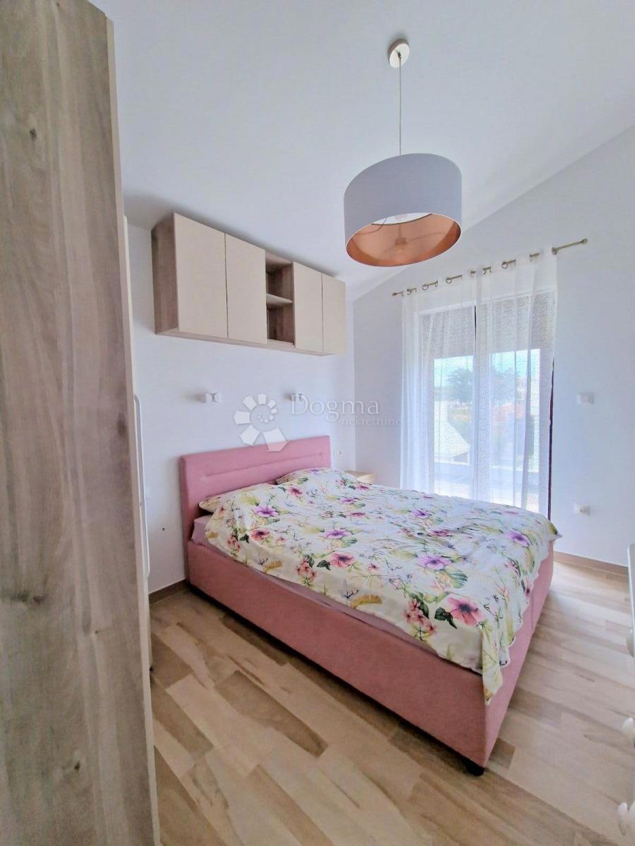 PARENZO (dintorni) - Nuova casa moderna, l'ultima della fila