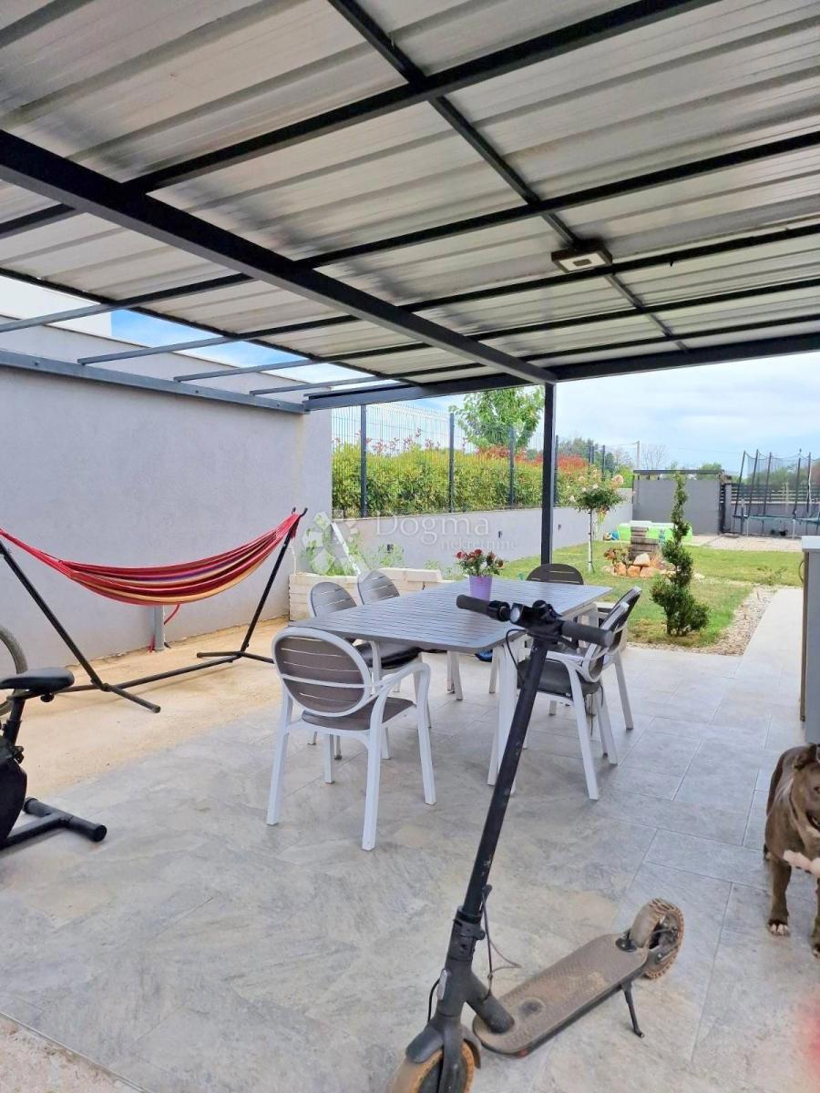 PARENZO (dintorni) - Nuova casa moderna, l'ultima della fila