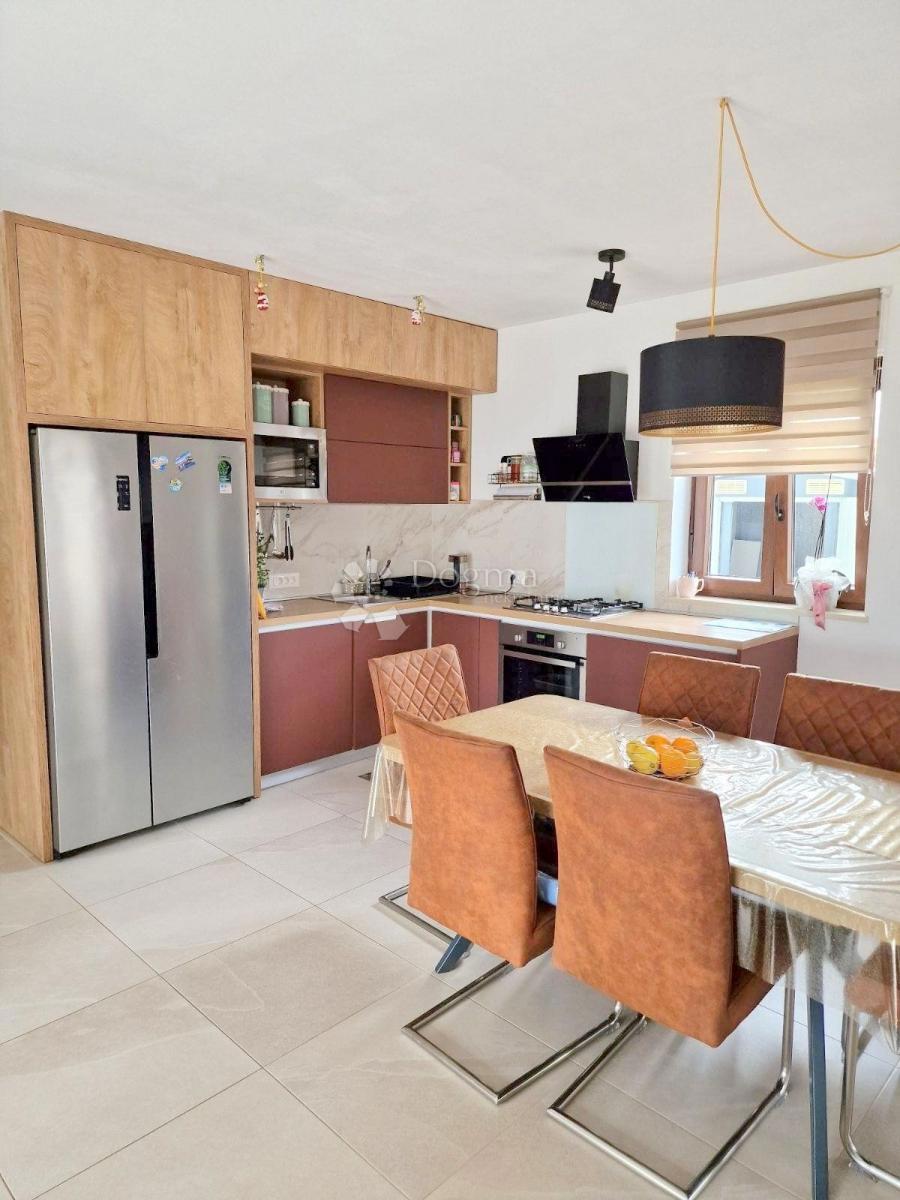 PARENZO (dintorni) - Nuova casa moderna, l'ultima della fila