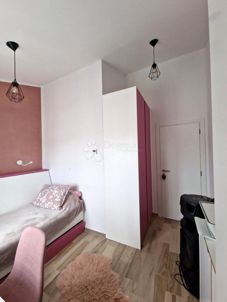 PARENZO (dintorni) - Nuova casa moderna, l'ultima della fila