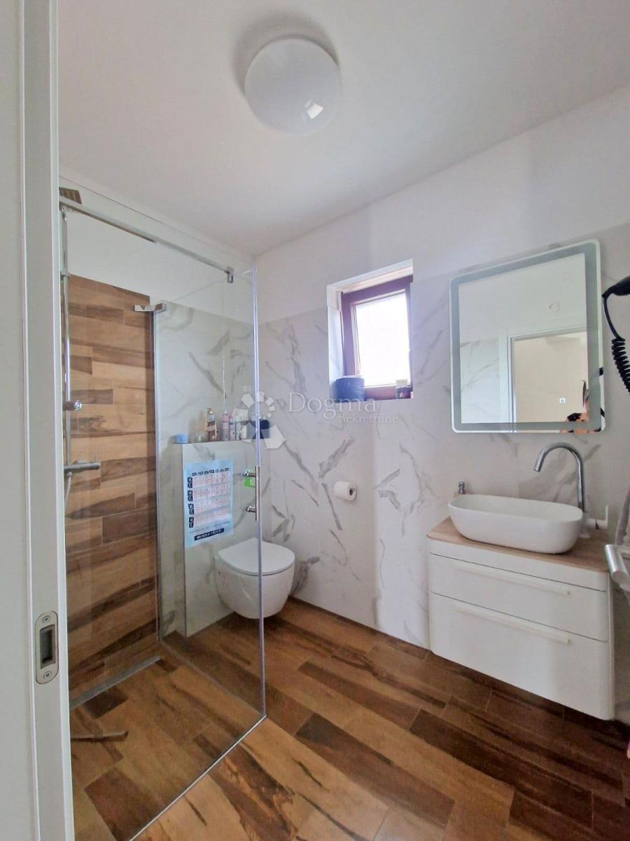 PARENZO (dintorni) - Nuova casa moderna, l'ultima della fila