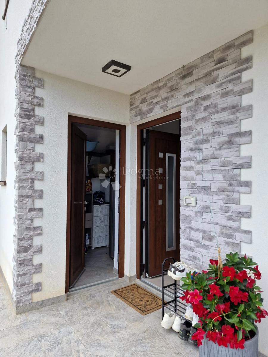 PARENZO (dintorni) - Nuova casa moderna, l'ultima della fila