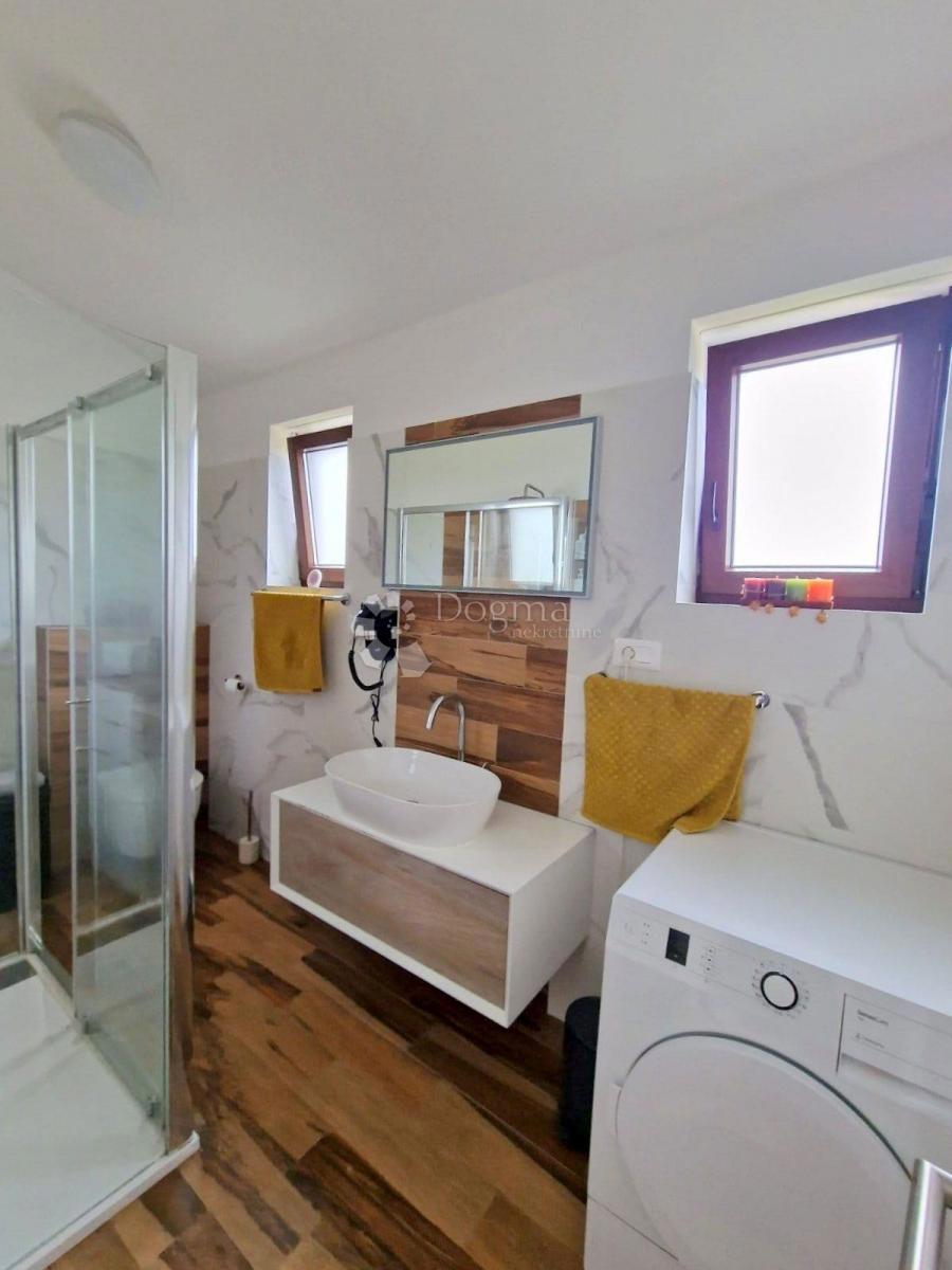 PARENZO (dintorni) - Nuova casa moderna, l'ultima della fila