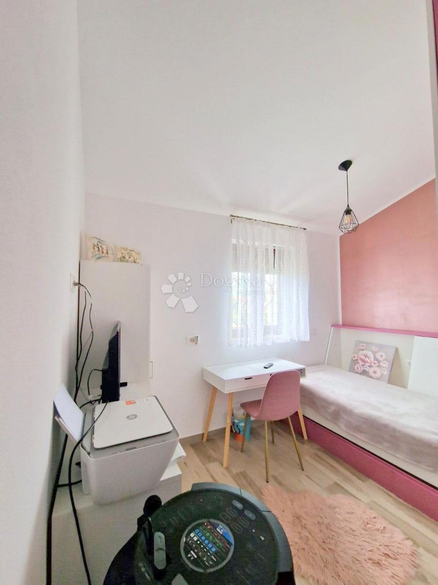 PARENZO (dintorni) - Nuova casa moderna, l'ultima della fila