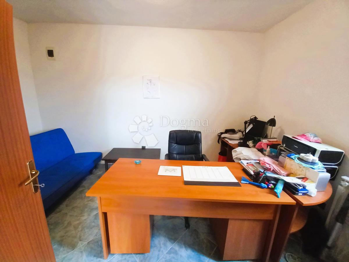 Istria, Labin, piano con tre appartamenti