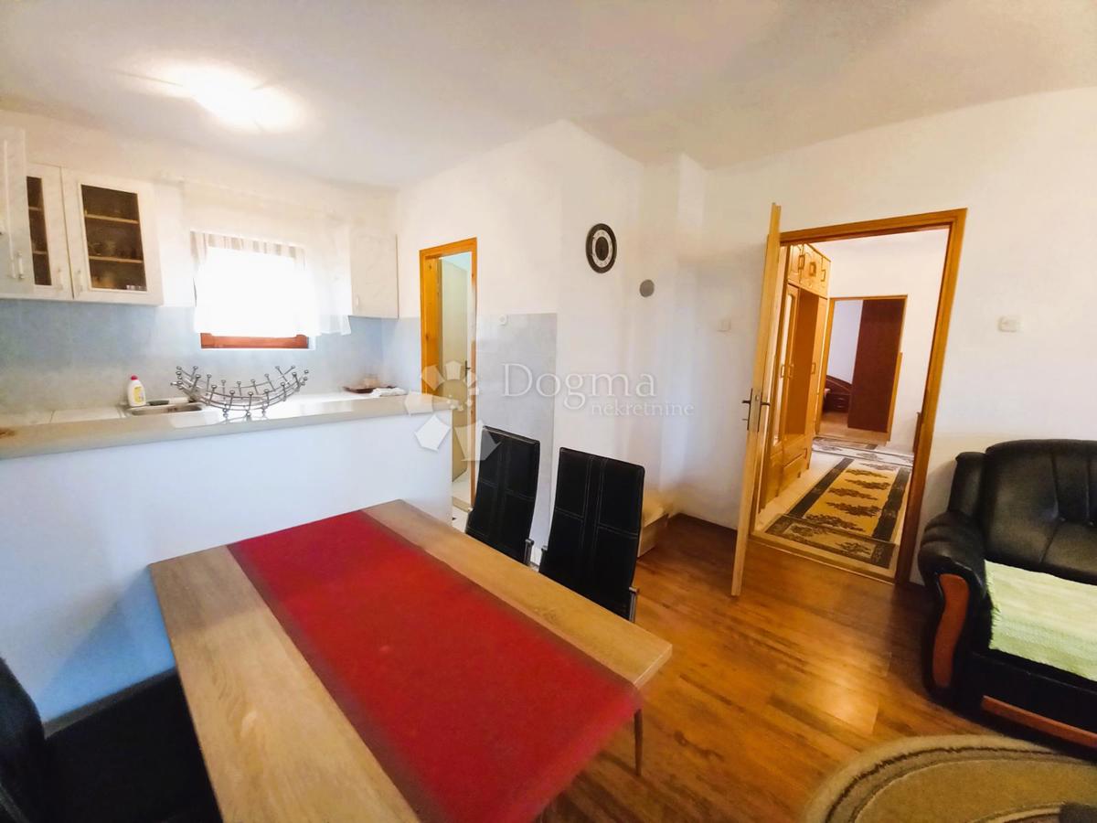 Istria, Labin, piano con tre appartamenti