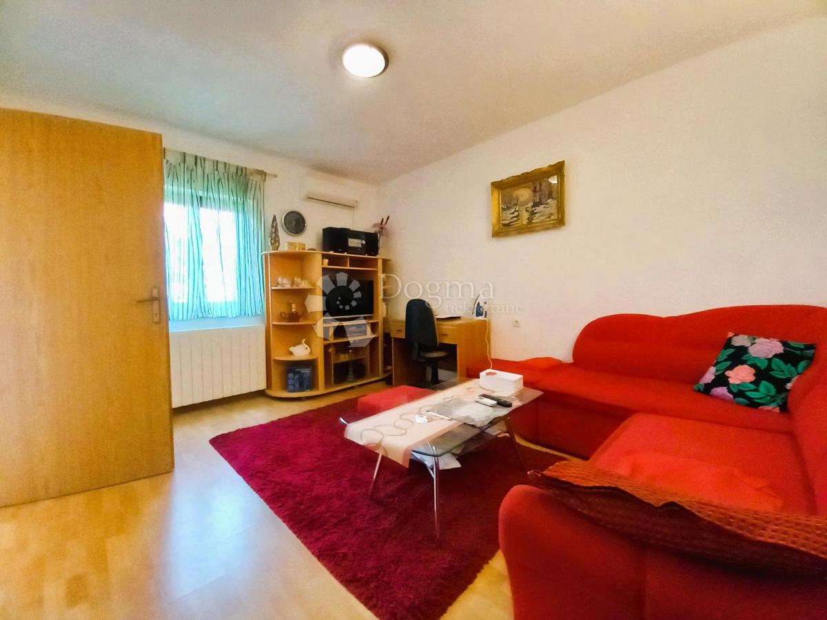 Istria, Labin, piano con tre appartamenti