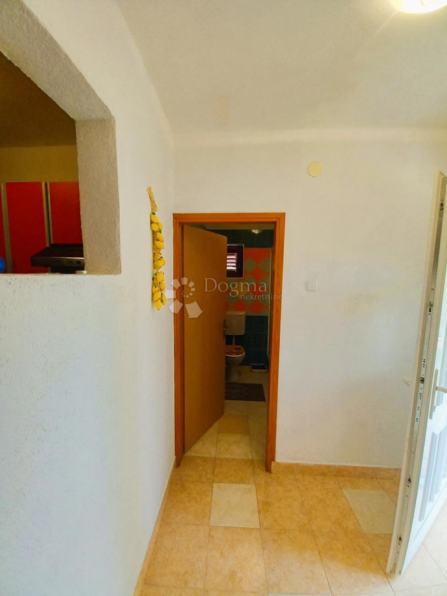 Istria, Labin, piano con tre appartamenti