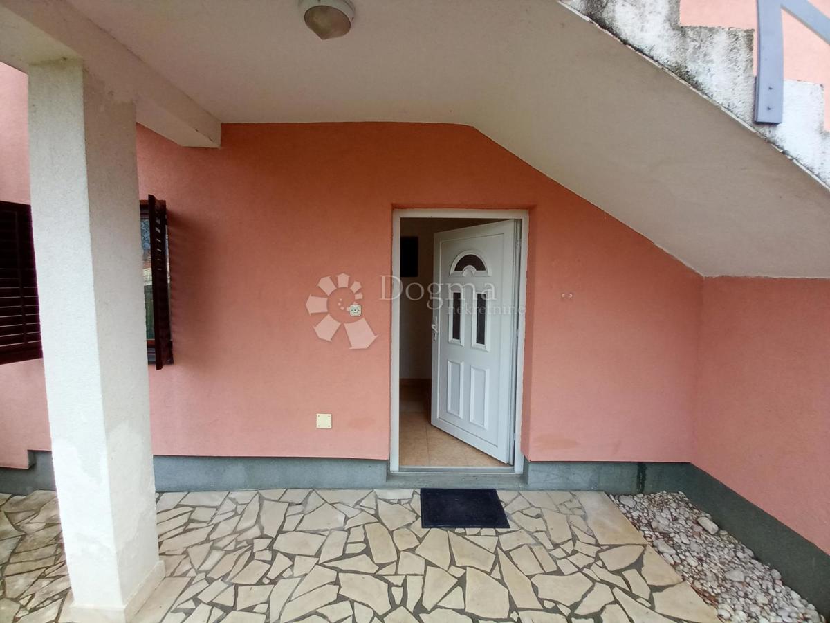 Istria, Labin, piano con tre appartamenti