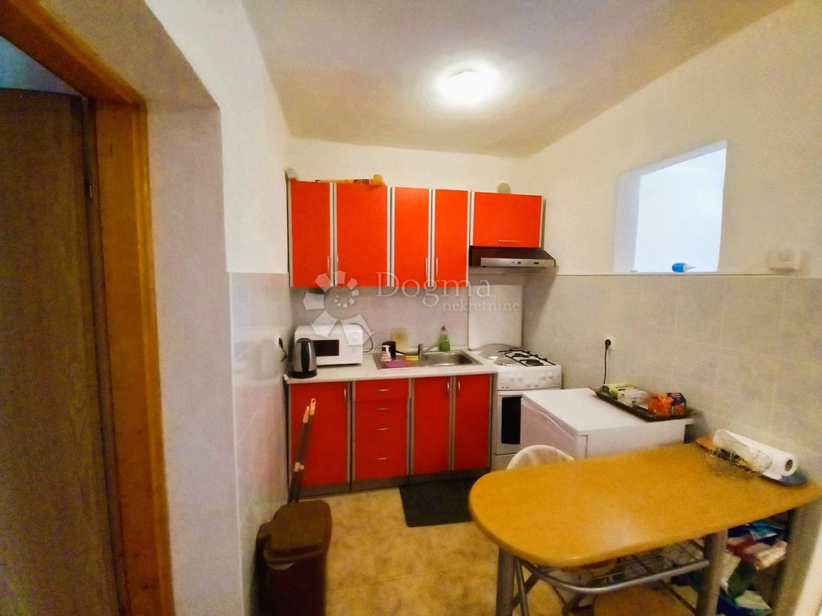 Istria, Labin, piano con tre appartamenti