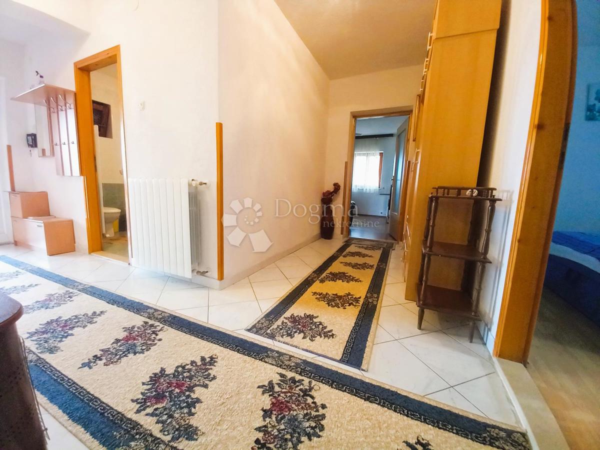Istria, Labin, piano con tre appartamenti