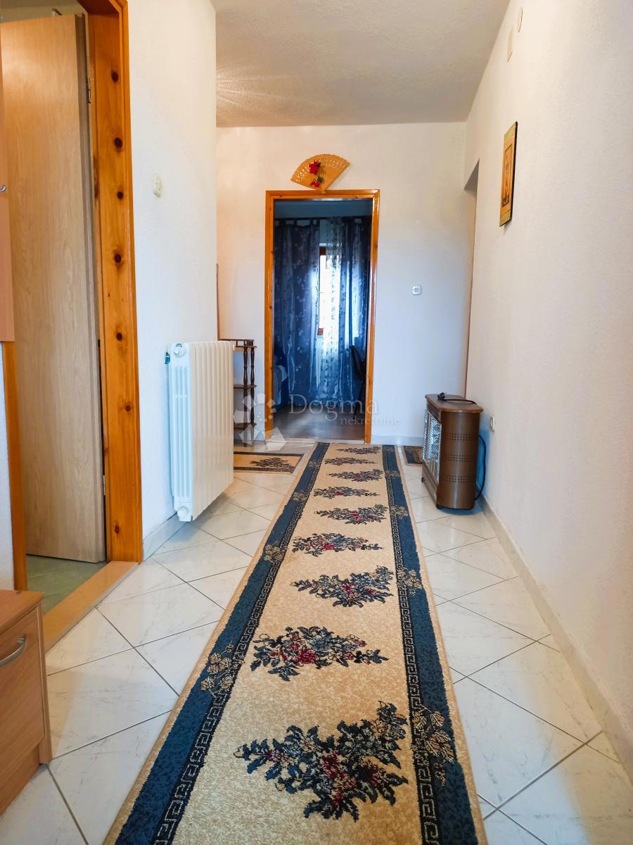 Istria, Labin, piano con tre appartamenti