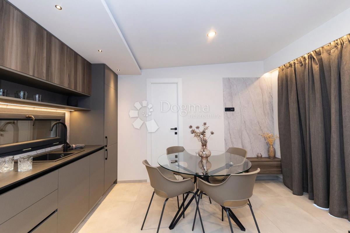 Terreno edificabile a Ražanac - posizione TOP! elettricità, acqua, casa mobile, a 600 metri dal mare!