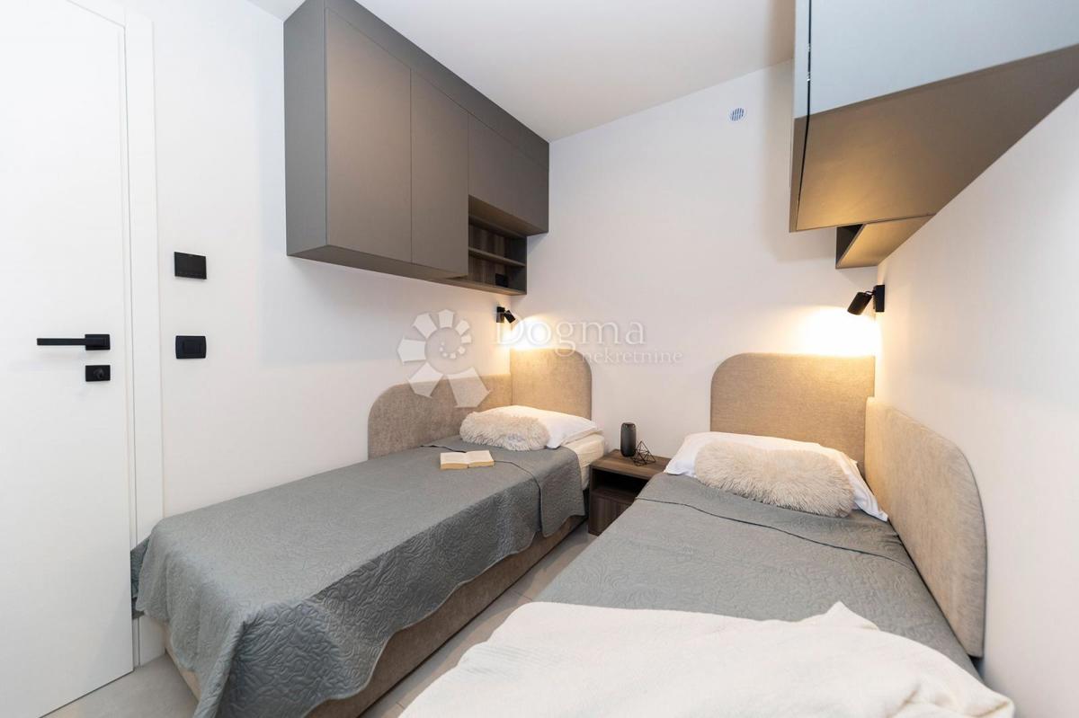 Terreno edificabile a Ražanac - posizione TOP! elettricità, acqua, casa mobile, a 600 metri dal mare!