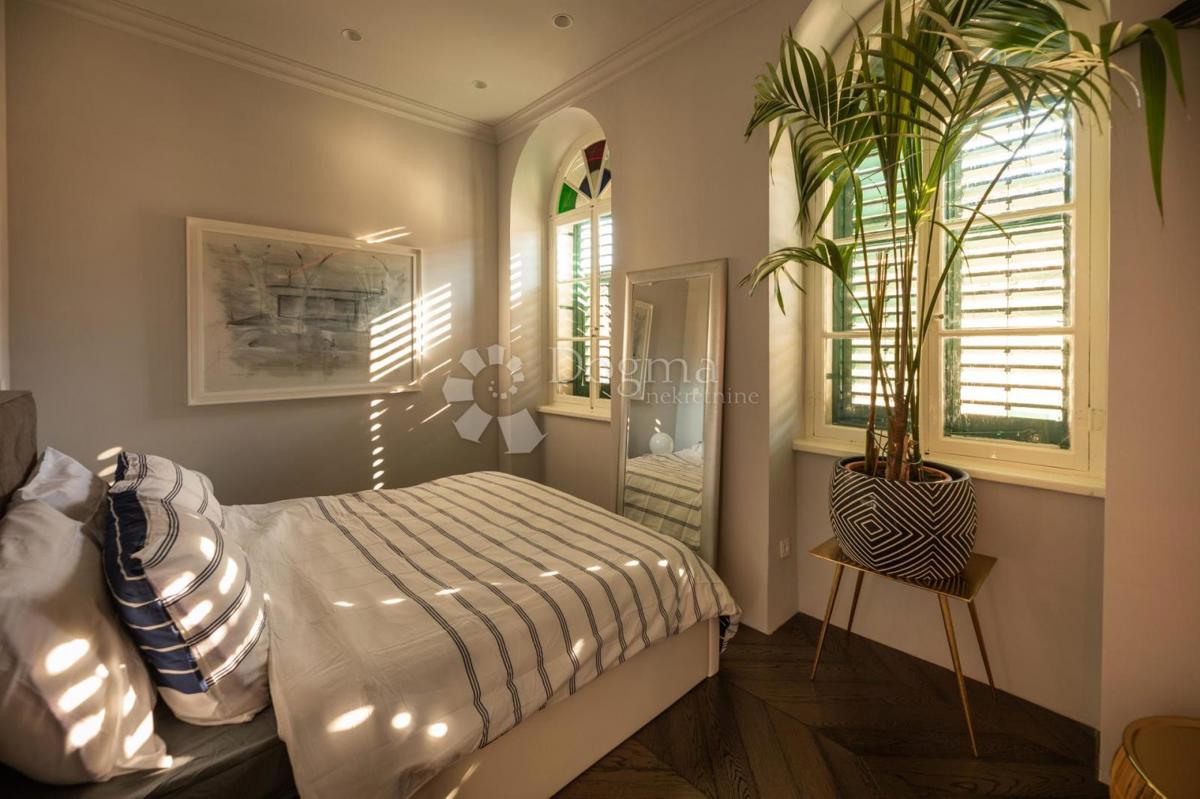 Lux Allogio Grad, Šibenik, 90m2