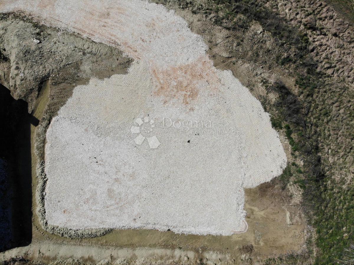 Terreno edificabile Novaki Pazinski, Cerovlje, 733m2