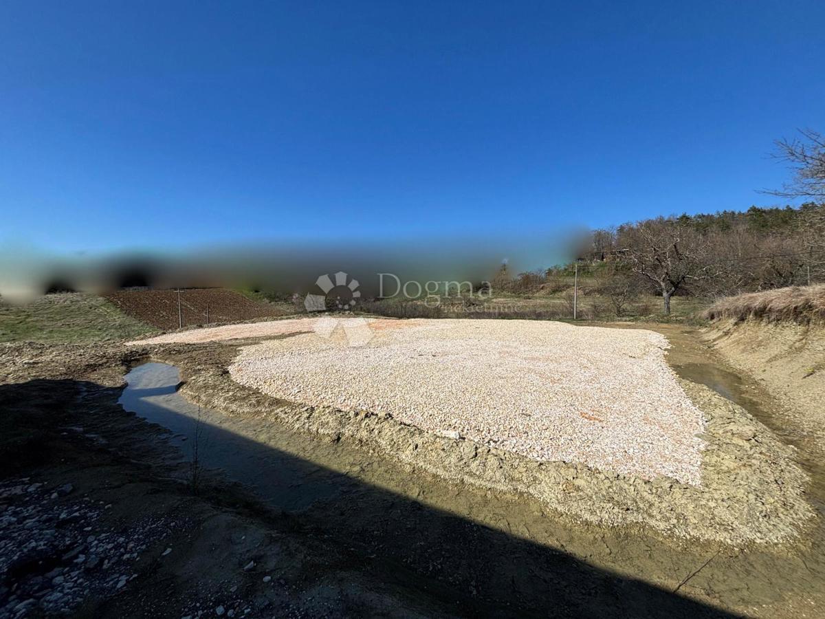 Terreno edificabile Novaki Pazinski, Cerovlje, 733m2