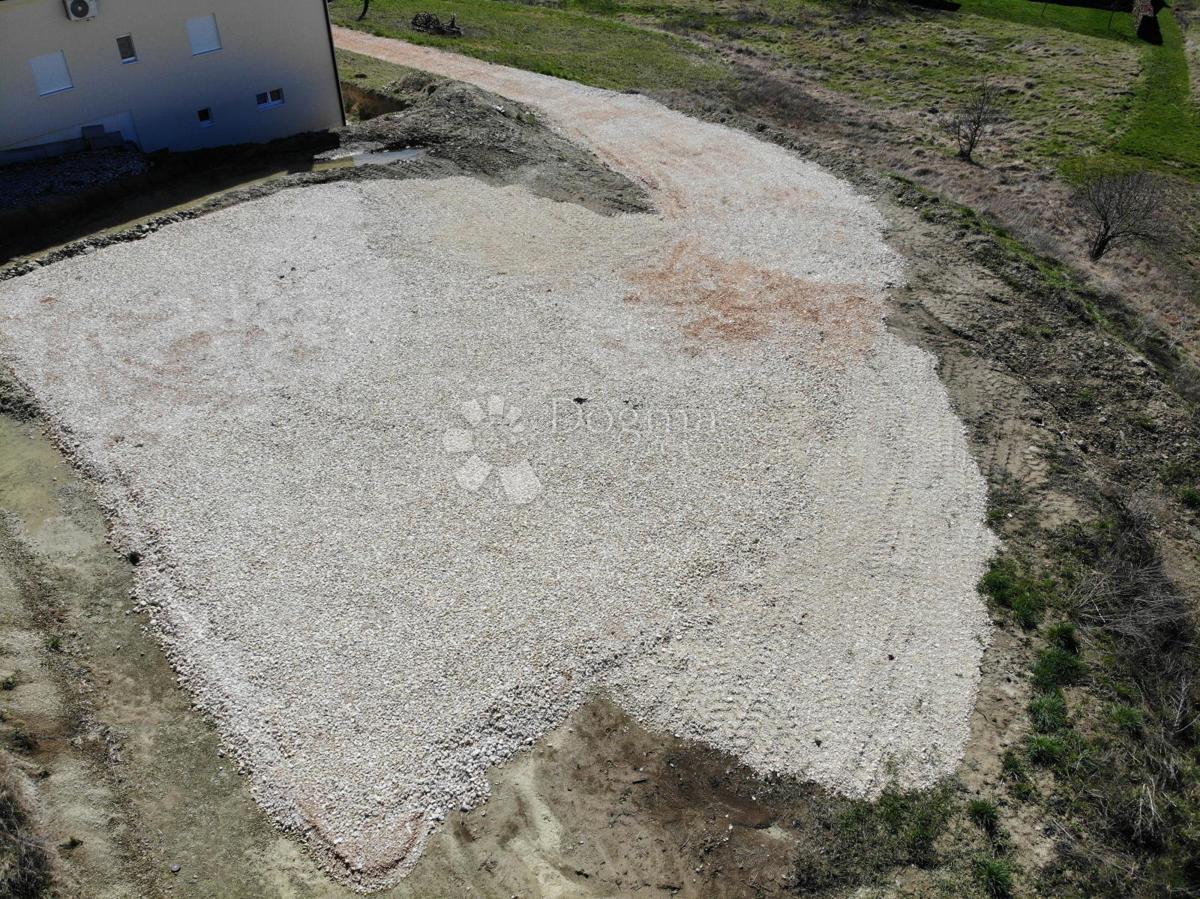 Terreno edificabile Novaki Pazinski, Cerovlje, 733m2