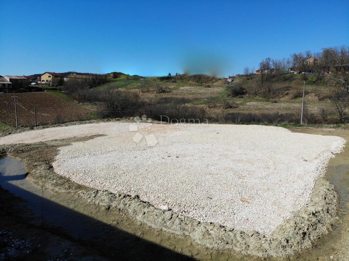 Terreno edificabile Novaki Pazinski, Cerovlje, 733m2