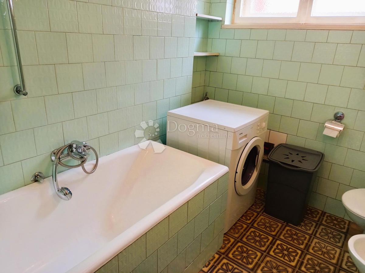 Rijeka, Pećine, 120 m dalla spiaggia