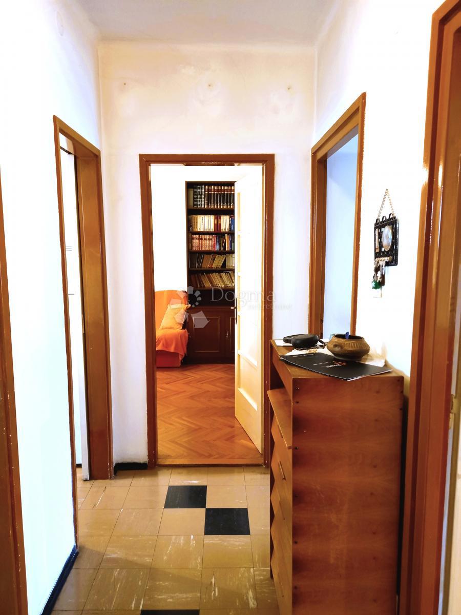 Rijeka, Pećine, 120 m dalla spiaggia