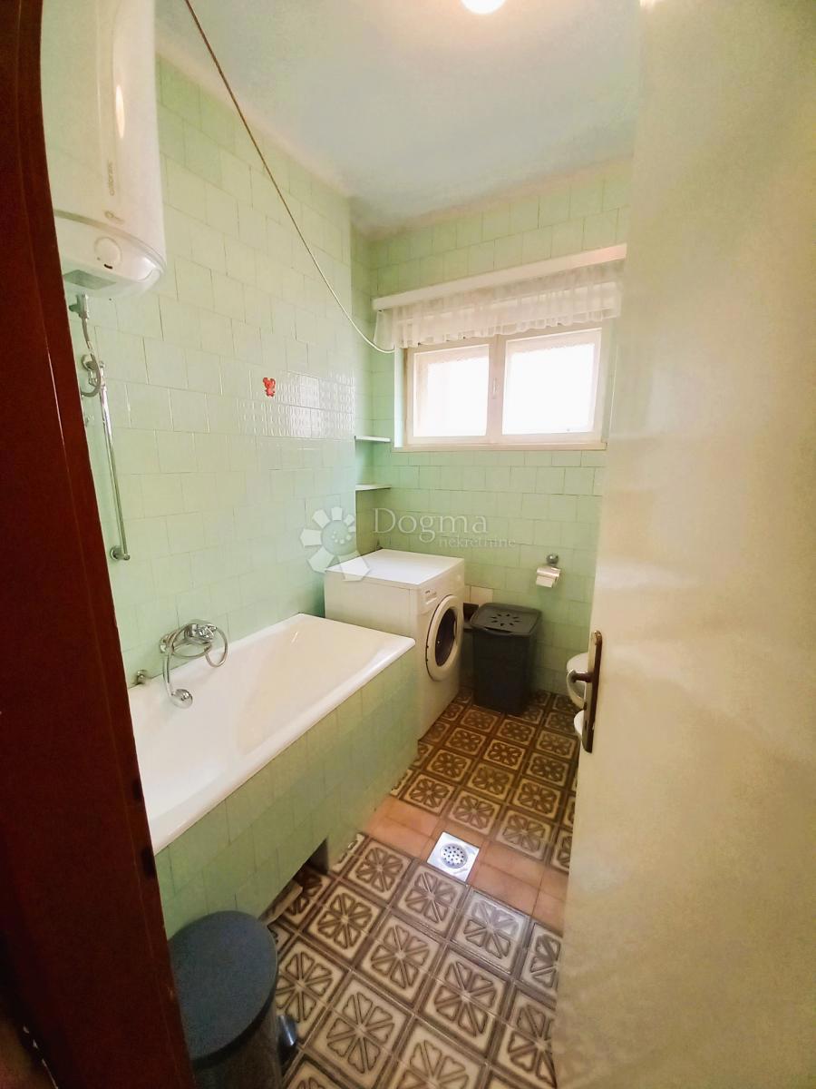 Rijeka, Pećine, 120 m dalla spiaggia