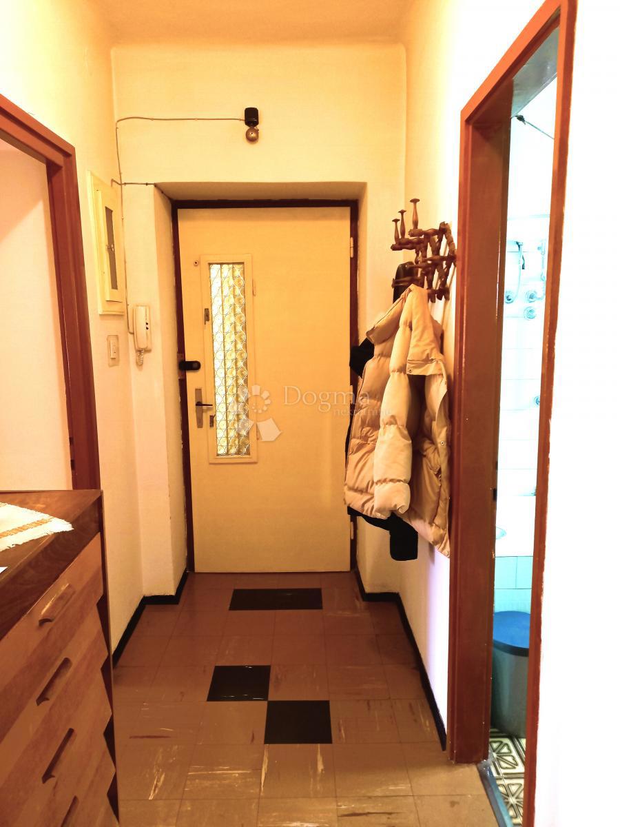 Rijeka, Pećine, 120 m dalla spiaggia