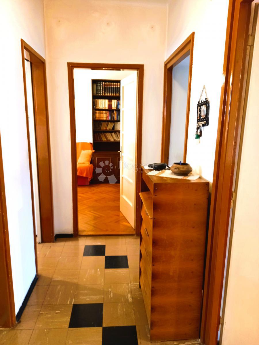 Rijeka, Pećine, 120 m dalla spiaggia