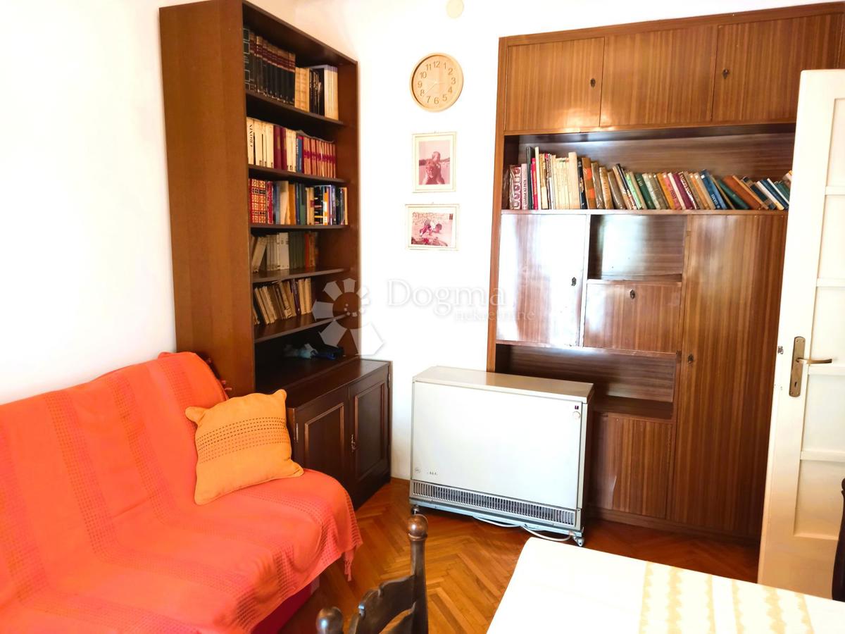 Rijeka, Pećine, 120 m dalla spiaggia