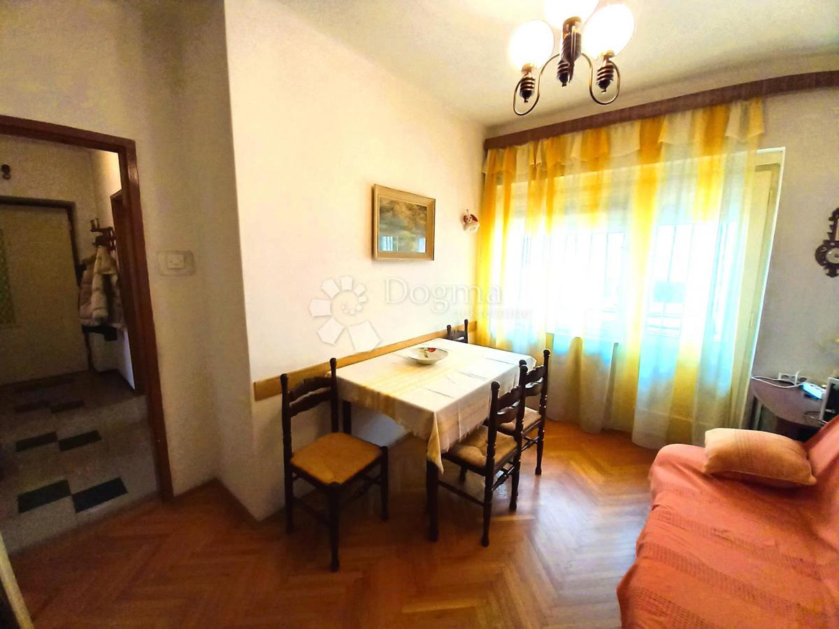 Rijeka, Pećine, 120 m dalla spiaggia