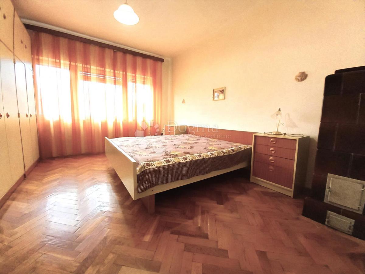 Rijeka, Pećine, 120 m dalla spiaggia