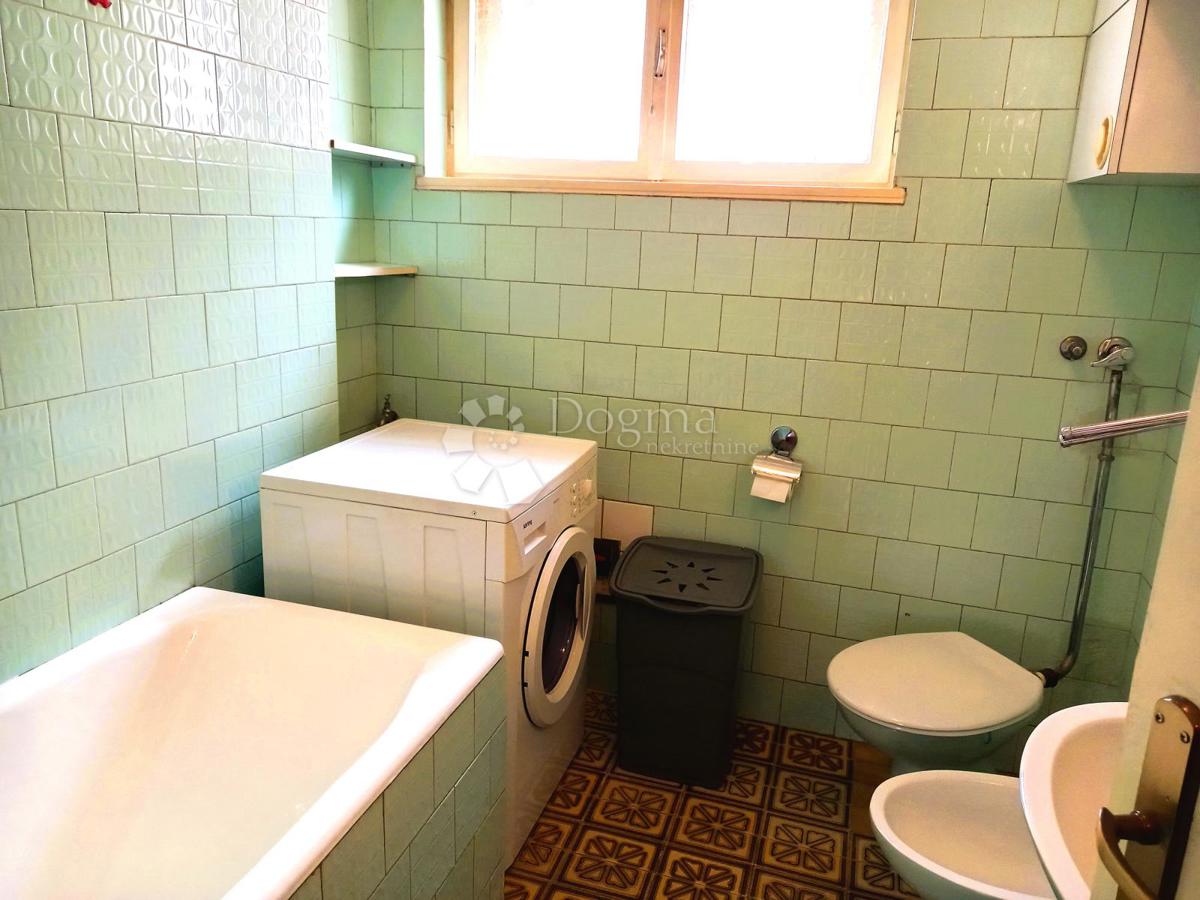 Rijeka, Pećine, 120 m dalla spiaggia