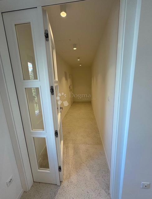 Allogio Vojak, Rijeka, 97m2