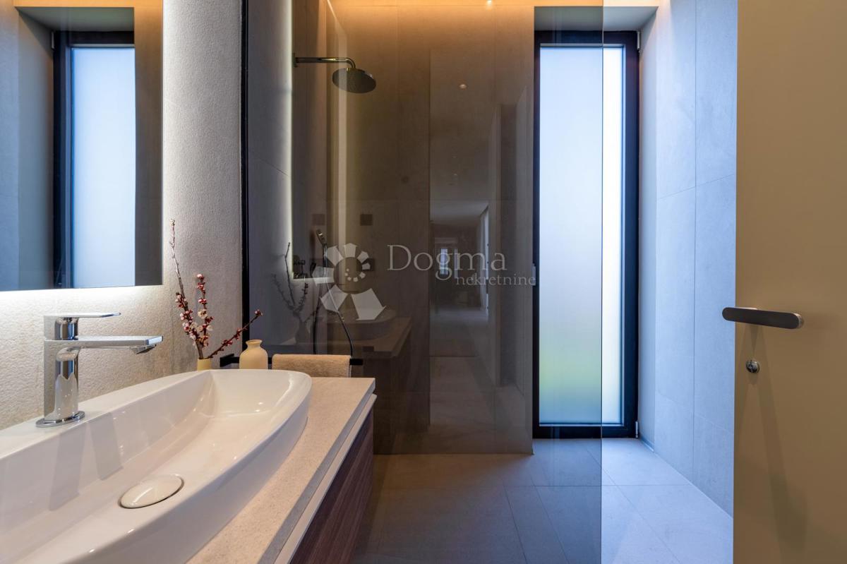 Villa esclusiva smart home, completamente attrezzata, con vista aperta