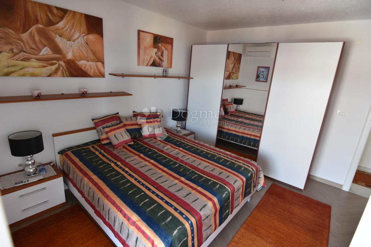 Casa Okrug Gornji, Okrug, 690m2