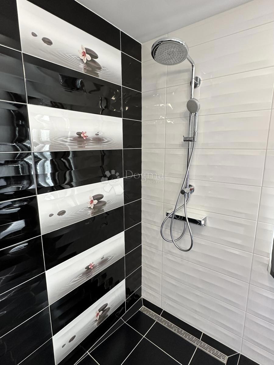 Casa Okrug Gornji, Okrug, 690m2