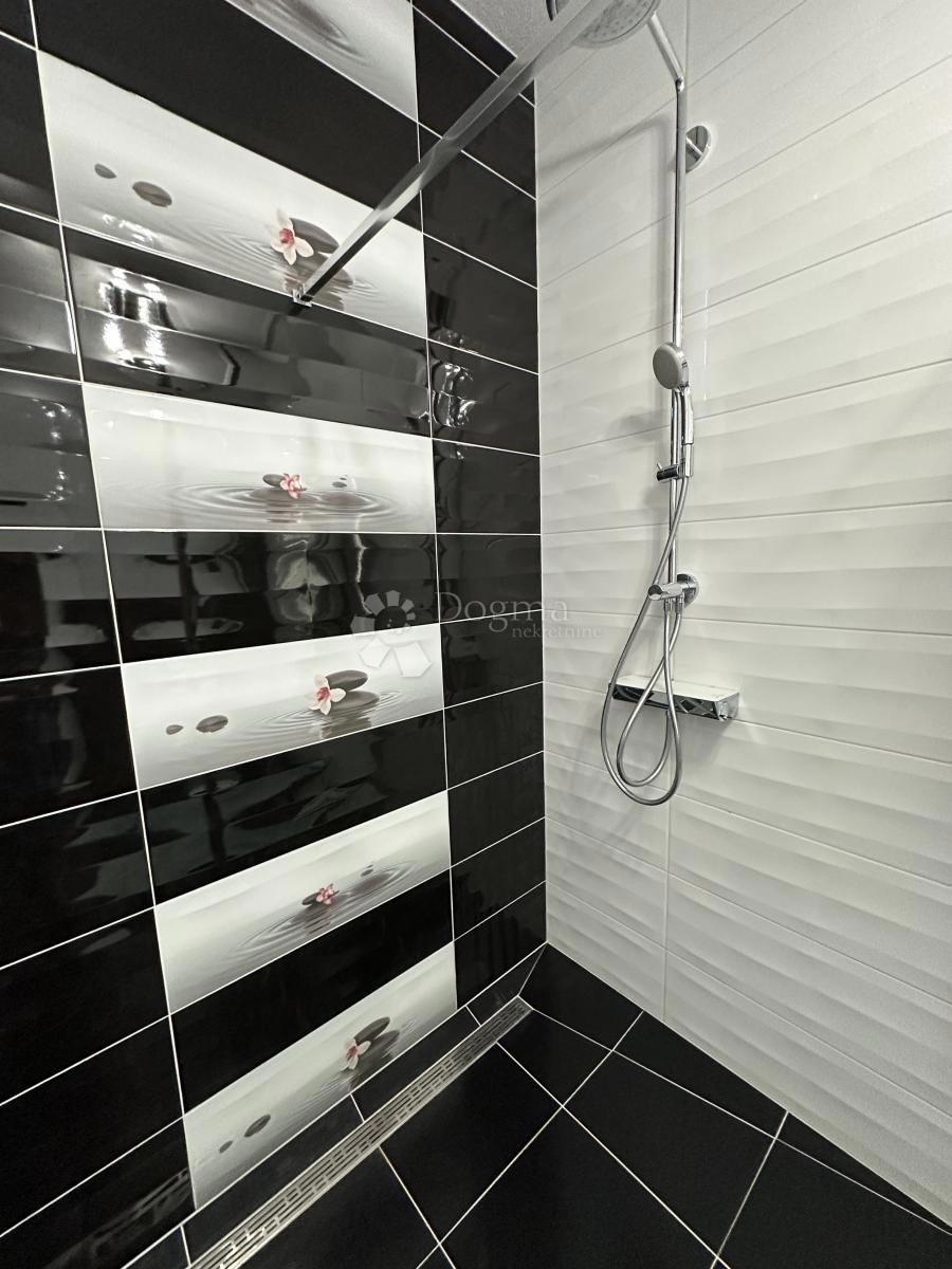 Casa Okrug Gornji, Okrug, 690m2