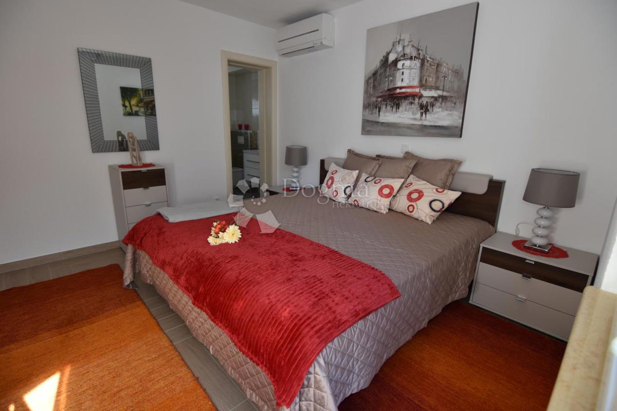 Casa Okrug Gornji, Okrug, 690m2