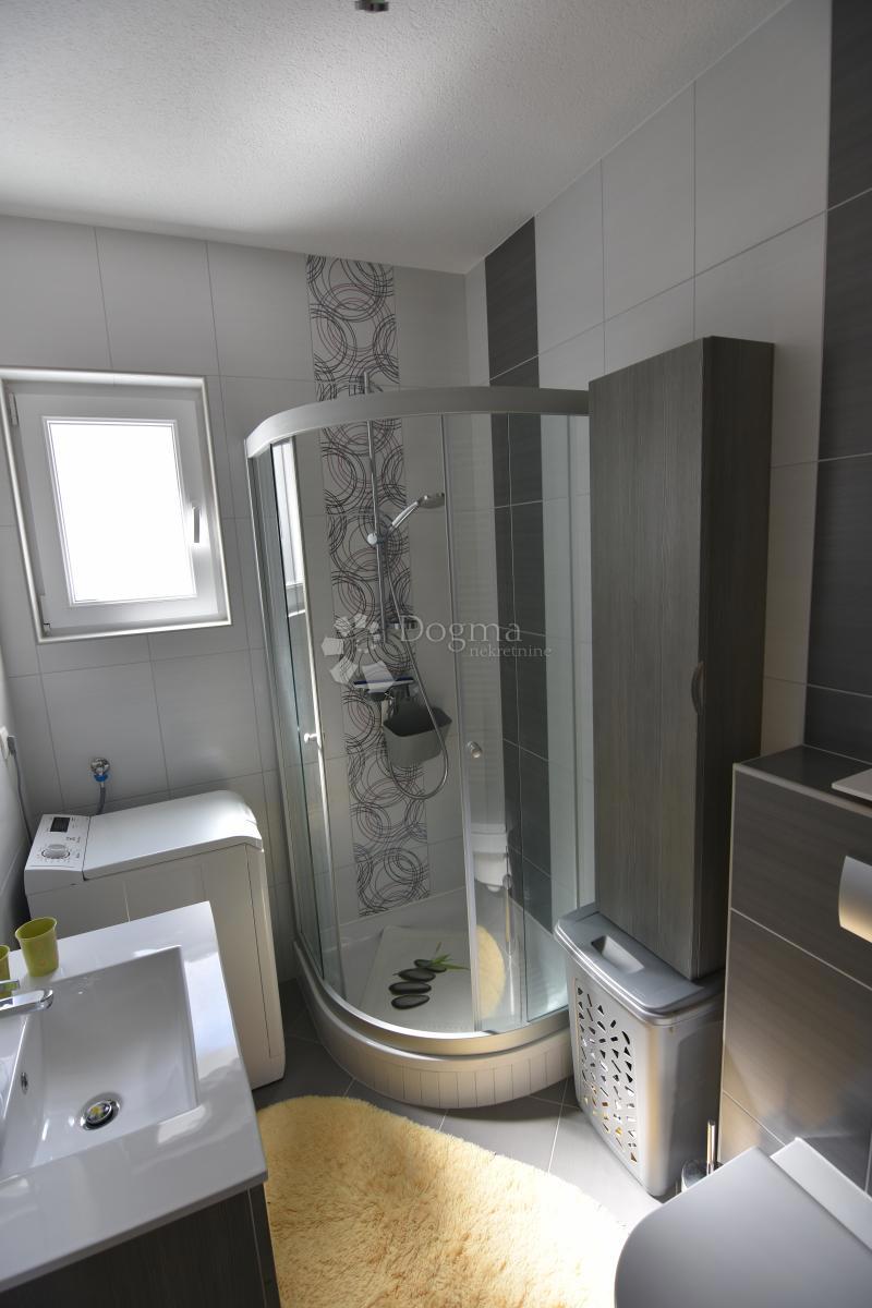 Casa Okrug Gornji, Okrug, 690m2