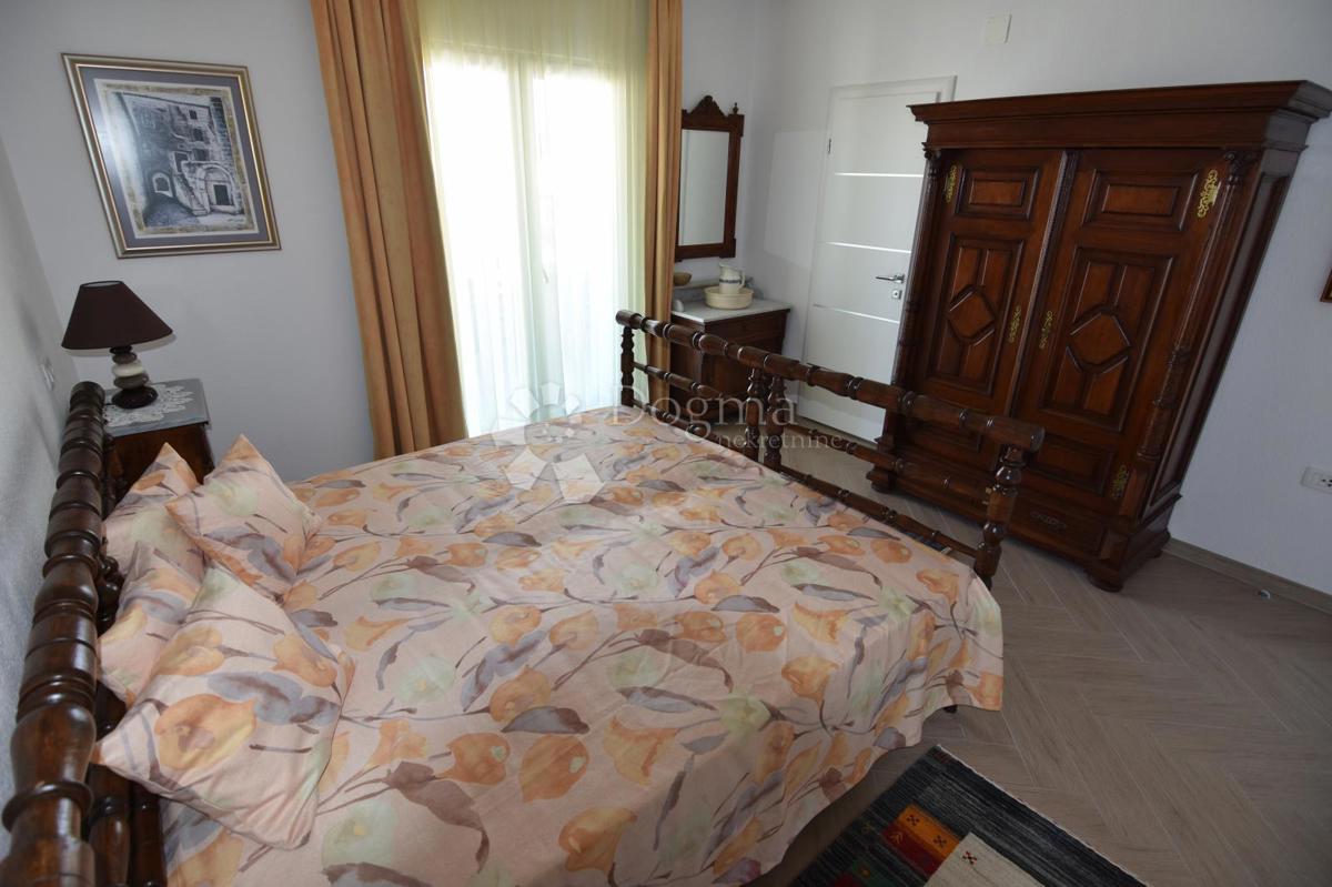 Casa Okrug Gornji, Okrug, 690m2