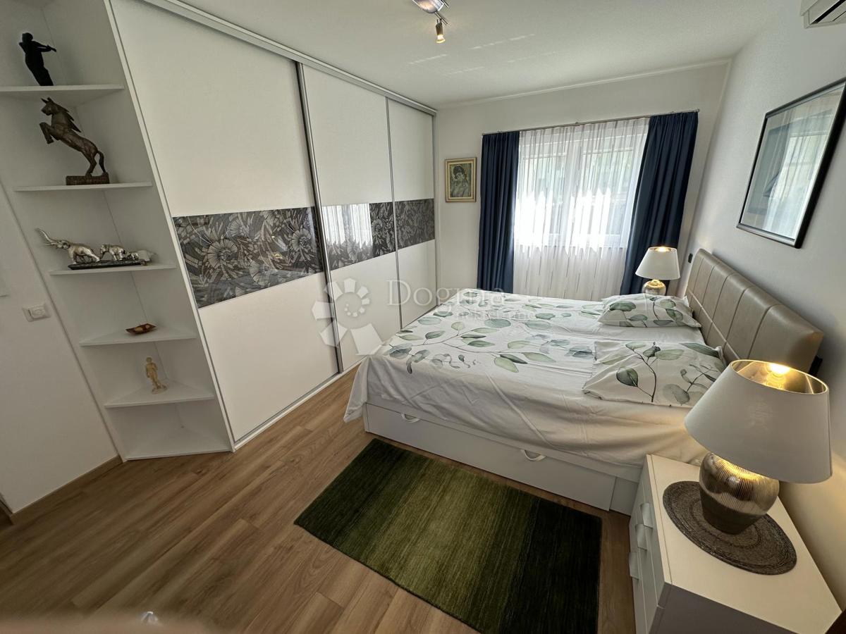 Casa Okrug Gornji, Okrug, 690m2