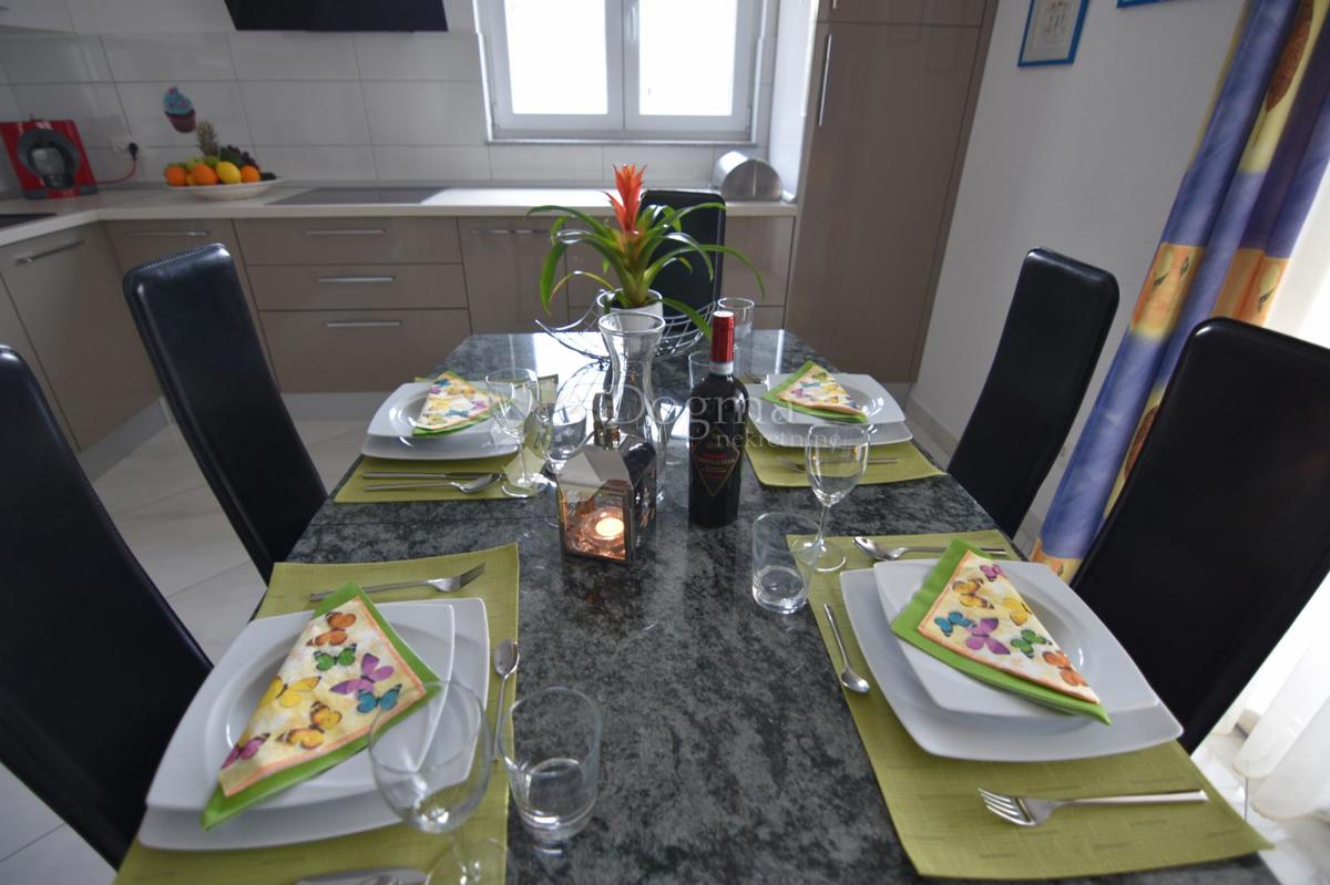 Casa Okrug Gornji, Okrug, 690m2