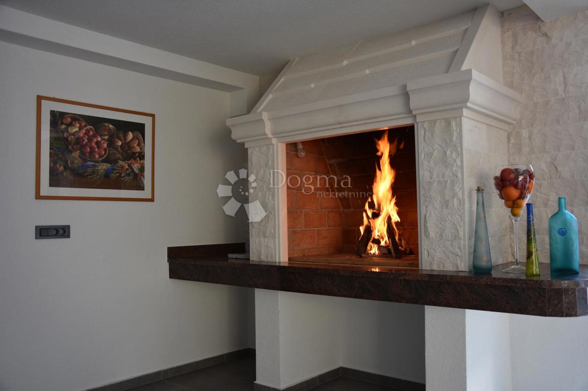 Casa Okrug Gornji, Okrug, 690m2