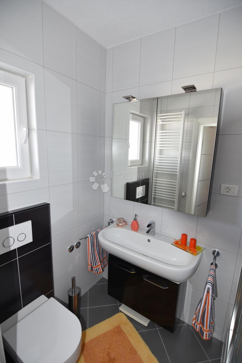 Casa Okrug Gornji, Okrug, 690m2